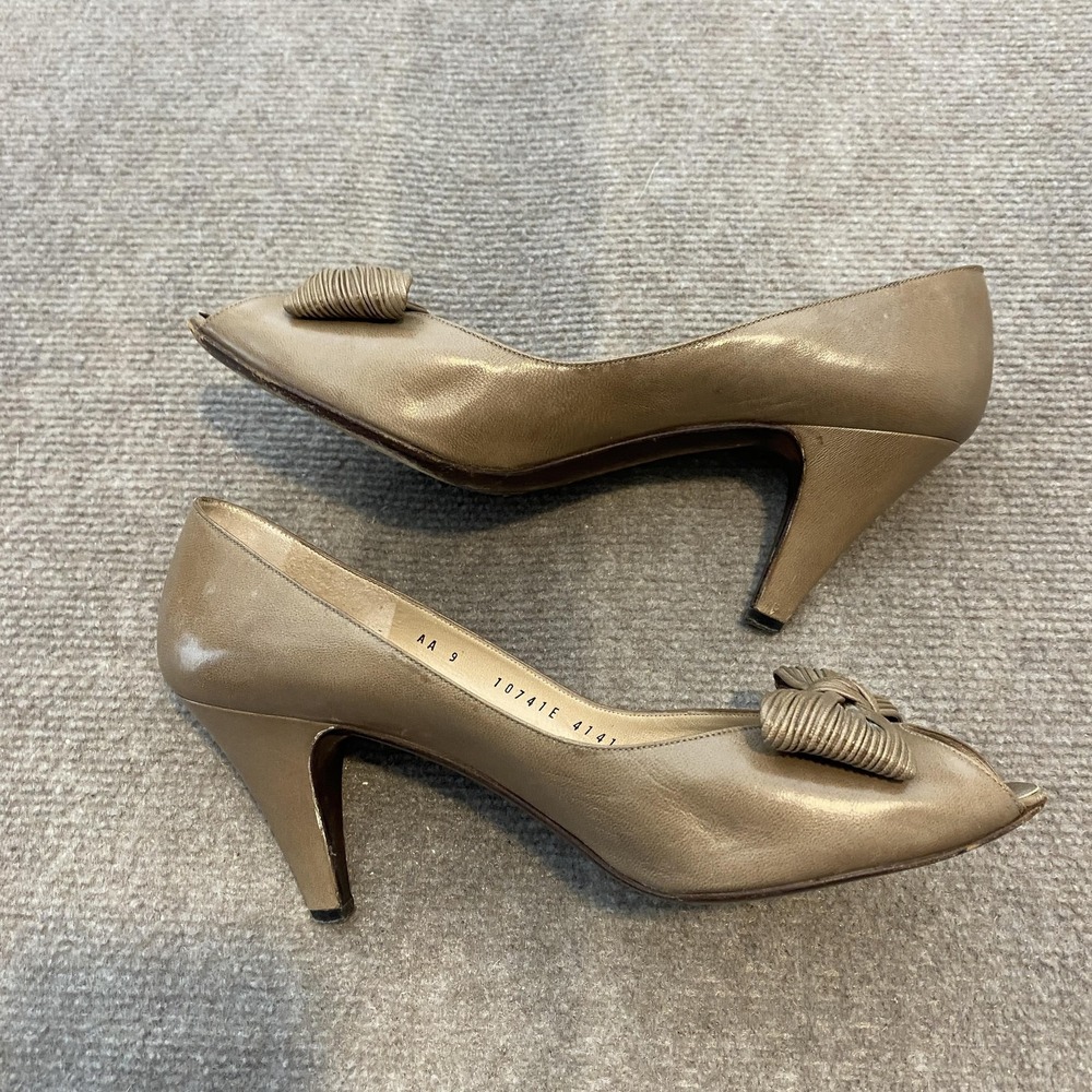 Bruno Magli Heel Shoes Womens Size 9 Beige Leather Peep Toe Bow Pumps AA Italy